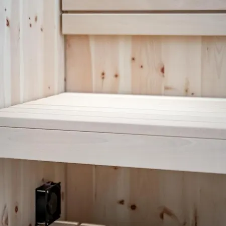 Falkners Five Apartment *