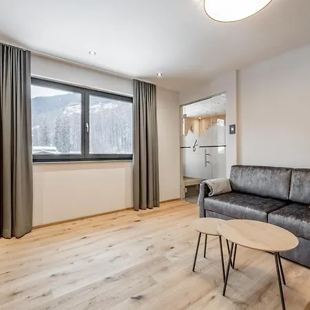 Falkners Five Apartment