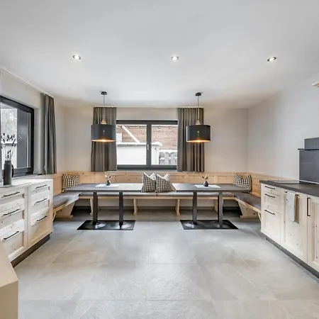 Falkners Five Apartment