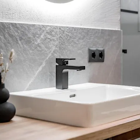 Falkners Five Apartmán